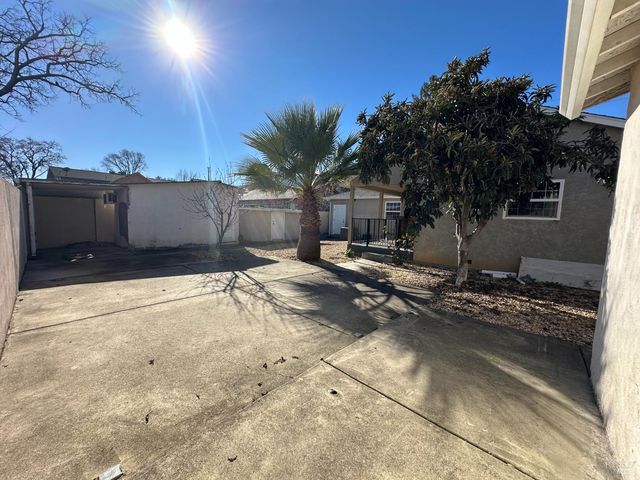 721 S Oak St, Ukiah, CA 95482