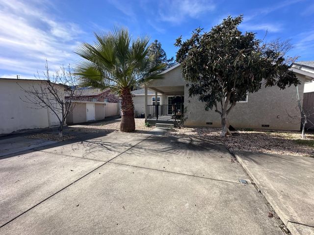 721 S Oak St, Ukiah, CA 95482