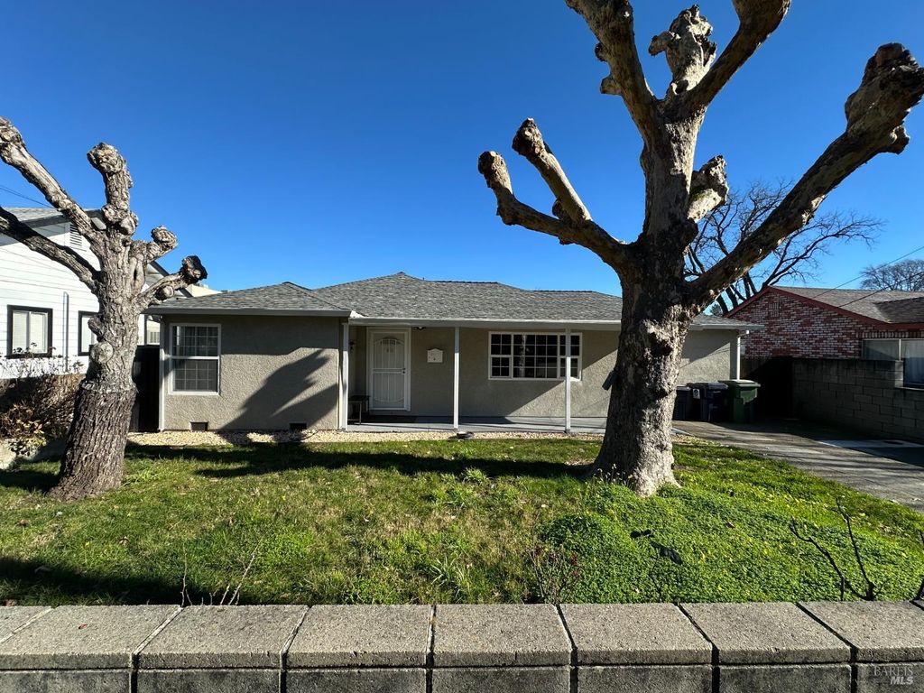 721 S Oak St, Ukiah, CA 95482