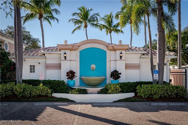 5353 Cove CIR, Naples, FL 34119