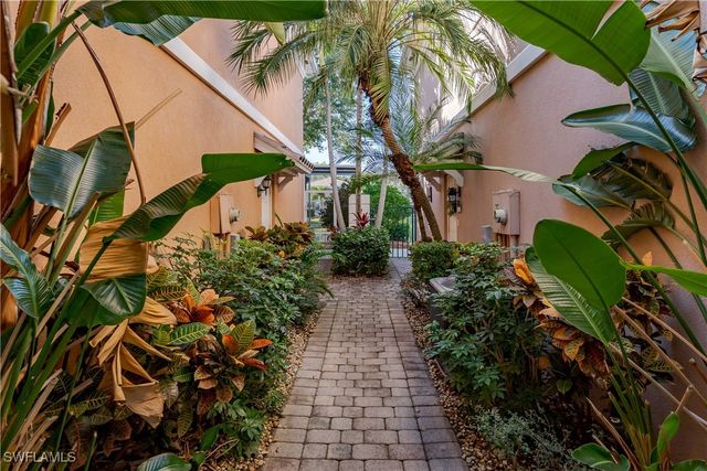 5353 Cove CIR, Naples, FL 34119