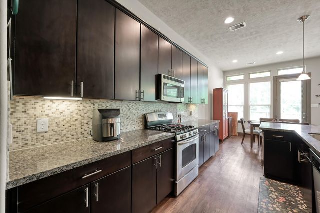18 Aventura Place, Spring, TX 77389