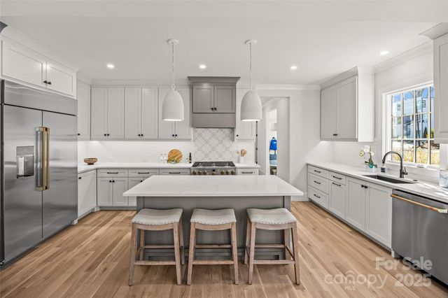 1607 Tippah Park Court, Charlotte, NC 28205