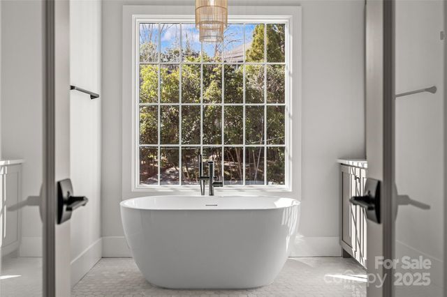 1607 Tippah Park Court, Charlotte, NC 28205