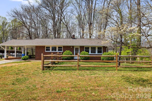 194 Carolina Avenue, Brevard, NC 28712