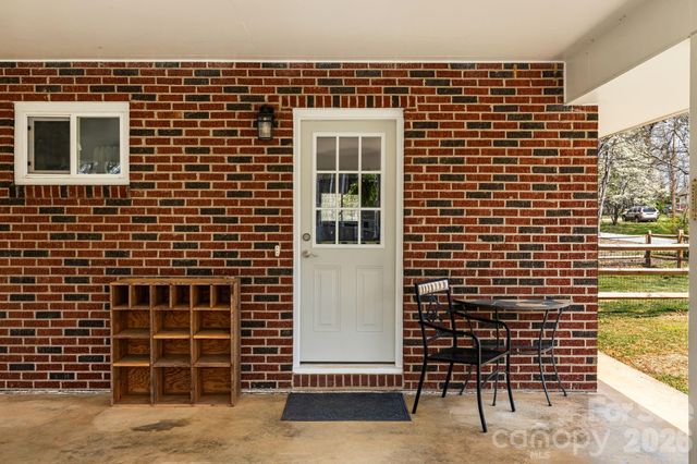 194 Carolina Avenue, Brevard, NC 28712