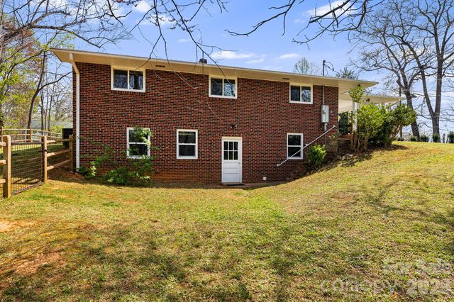 194 Carolina Avenue, Brevard, NC 28712