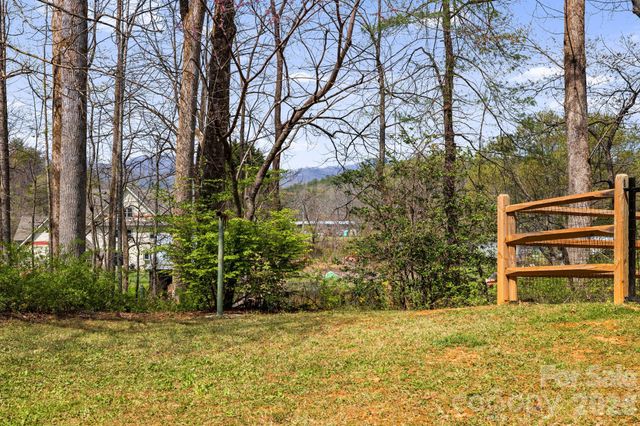 194 Carolina Avenue, Brevard, NC 28712