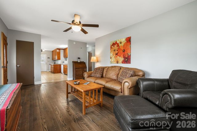 194 Carolina Avenue, Brevard, NC 28712
