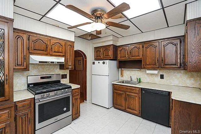 7746 79th Place, Glendale, NY 11385