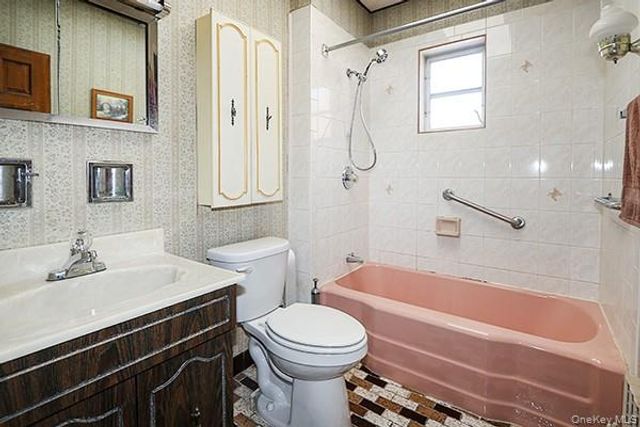 7746 79th Place, Glendale, NY 11385