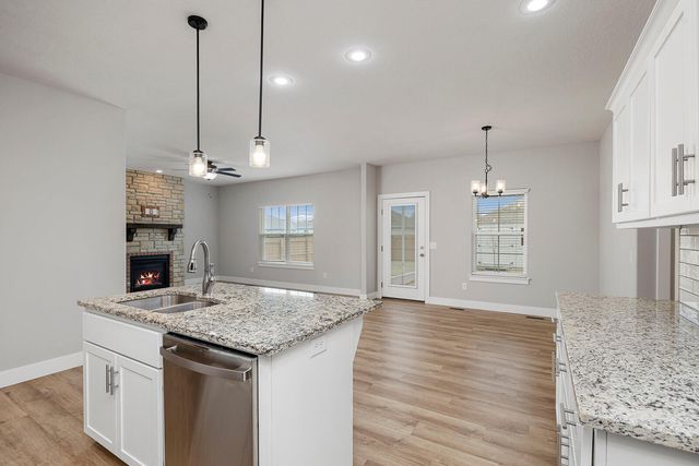 757 N Glenwood Avenue, Republic, MO 65738