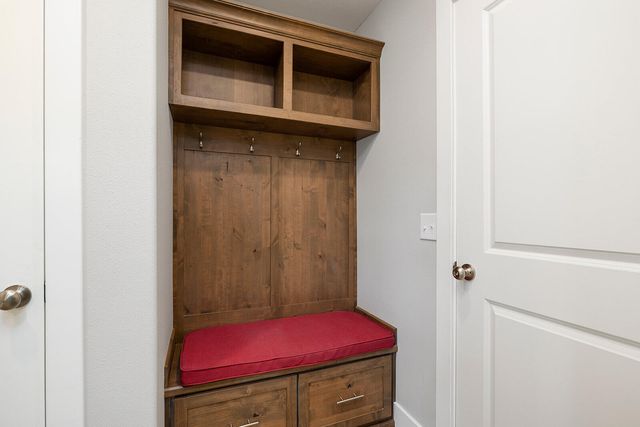 757 N Glenwood Avenue, Republic, MO 65738