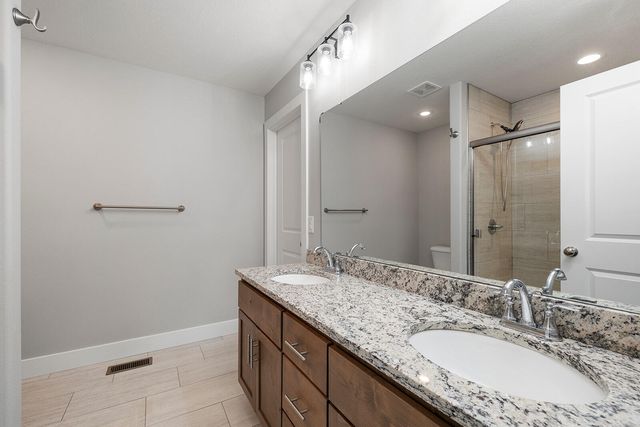 757 N Glenwood Avenue, Republic, MO 65738