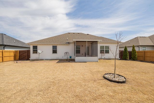 757 N Glenwood Avenue, Republic, MO 65738