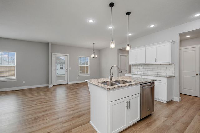 757 N Glenwood Avenue, Republic, MO 65738