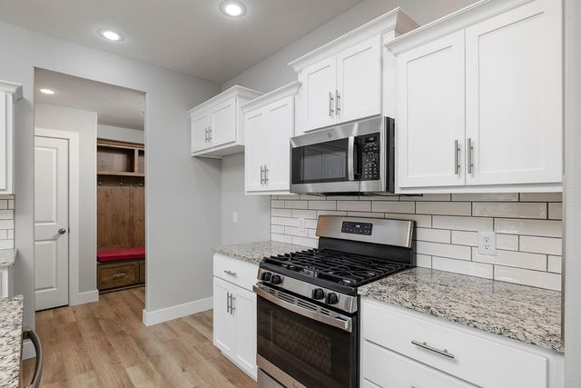 757 N Glenwood Avenue, Republic, MO 65738