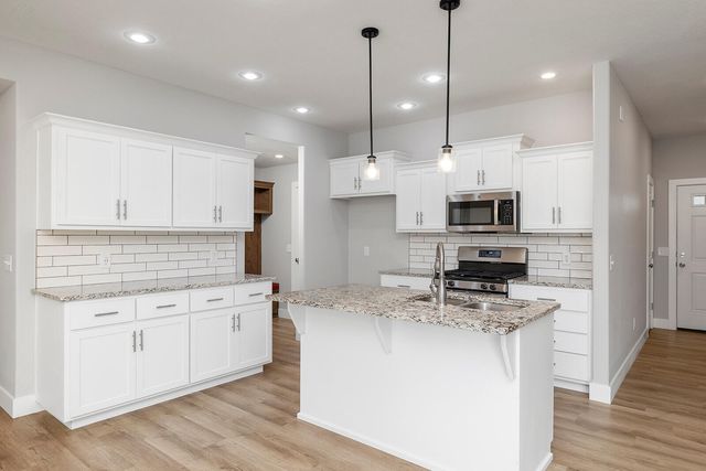 757 N Glenwood Avenue, Republic, MO 65738