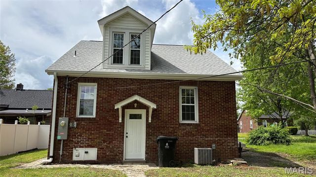 910 N Church Street, Belleville, IL 62220