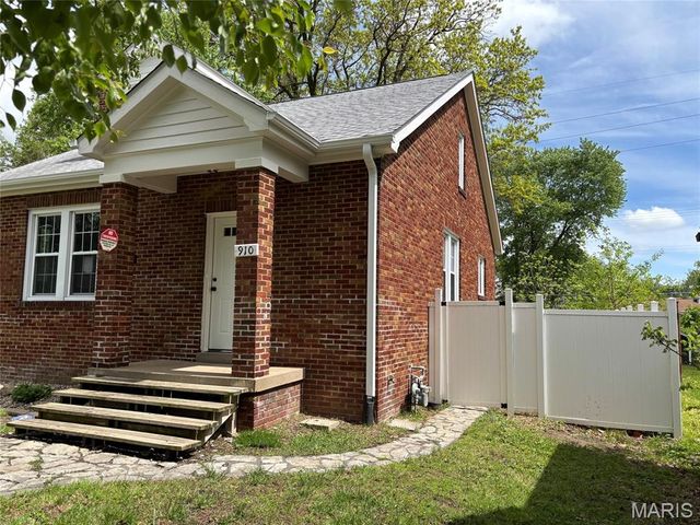 910 N Church Street, Belleville, IL 62220