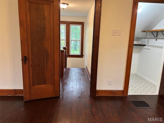 910 N Church Street, Belleville, IL 62220
