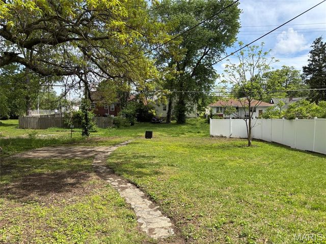 910 N Church Street, Belleville, IL 62220