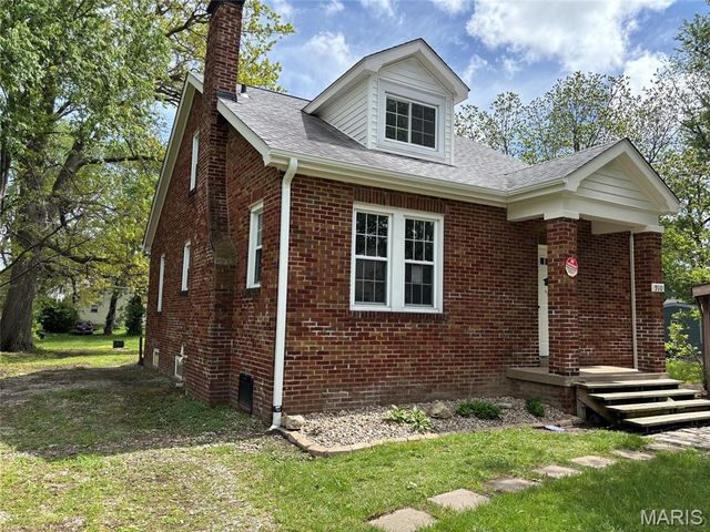910 N Church Street, Belleville, IL 62220
