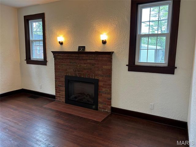 910 N Church Street, Belleville, IL 62220