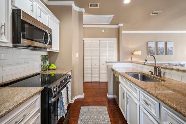 3209 Chenevert Street, Houston, TX 77004