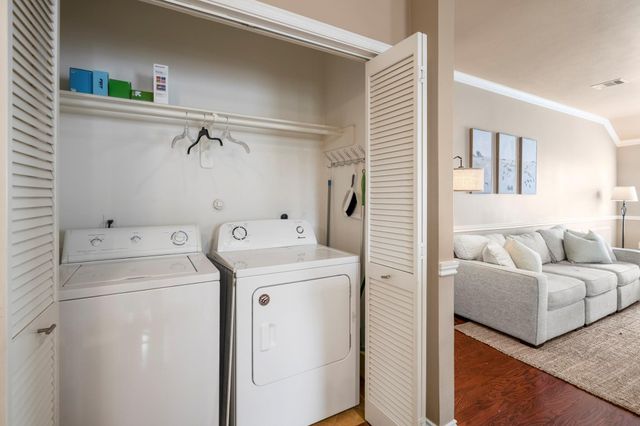 3209 Chenevert Street, Houston, TX 77004