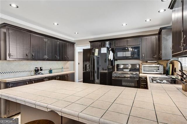 6275 Woodlake Drive, Buford, GA 30518