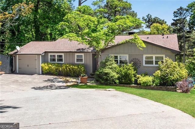 6275 Woodlake Drive, Buford, GA 30518