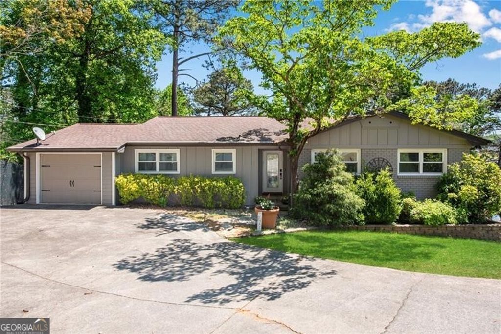 6275 Woodlake Drive, Buford, GA 30518