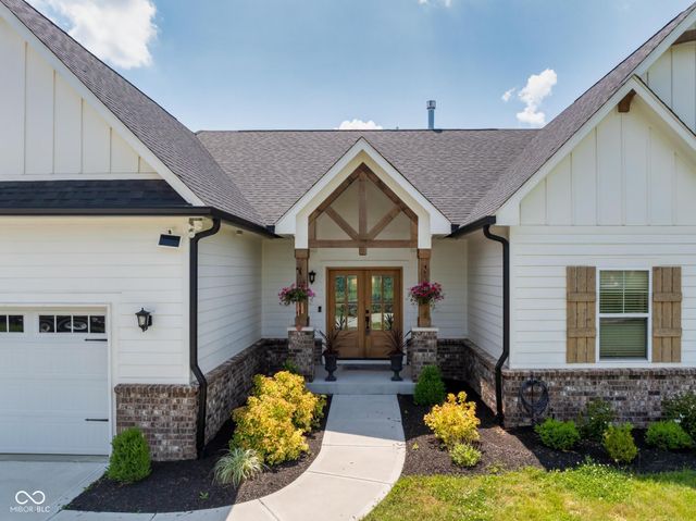 320 Briar Hill Drive, Whiteland, IN 46184