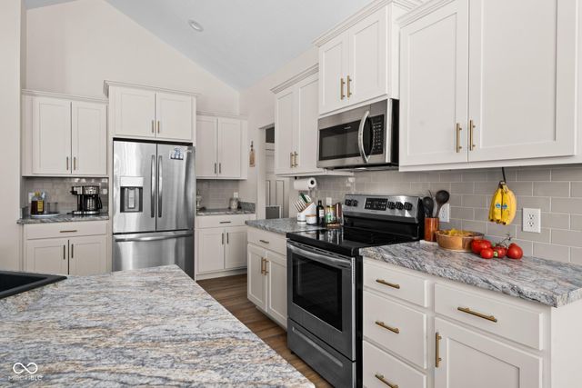 320 Briar Hill Drive, Whiteland, IN 46184