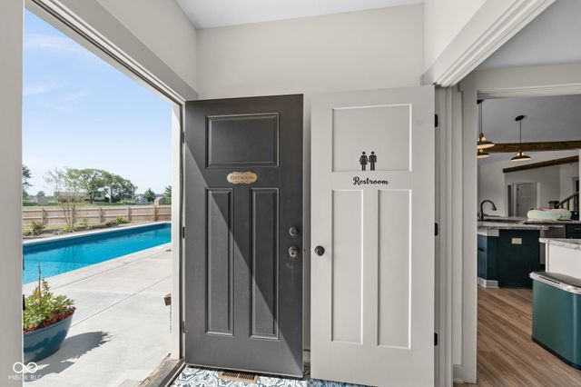 320 Briar Hill Drive, Whiteland, IN 46184