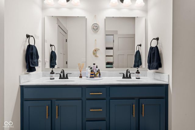 320 Briar Hill Drive, Whiteland, IN 46184