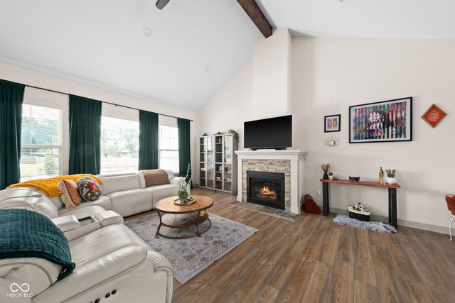 320 Briar Hill Drive, Whiteland, IN 46184