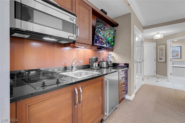 135 East HARMON Avenue 2515, Las Vegas, NV 89109