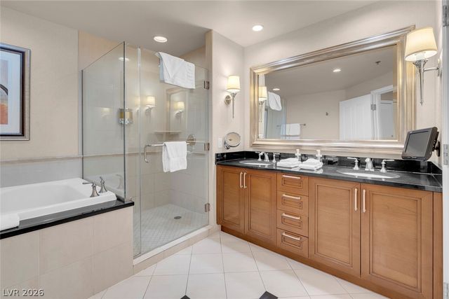 135 East HARMON Avenue 2515, Las Vegas, NV 89109