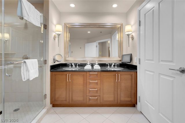 135 East HARMON Avenue 2515, Las Vegas, NV 89109