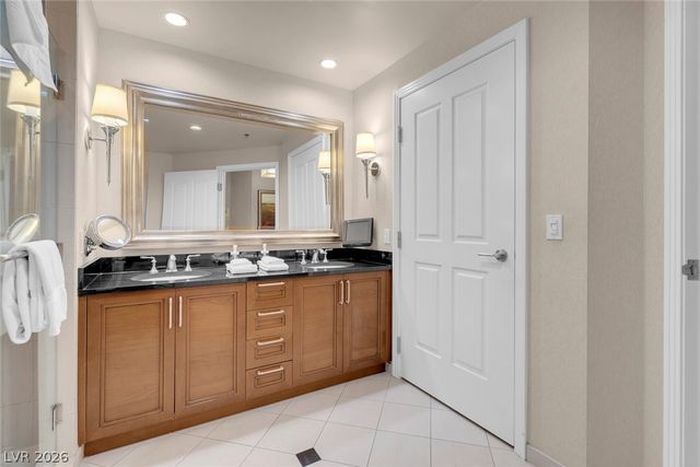 135 East HARMON Avenue 2515, Las Vegas, NV 89109