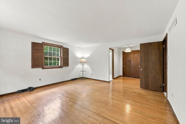 373 IVY LN, Glen Mills, PA 19342