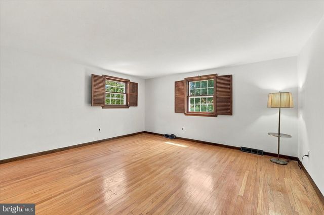 373 IVY LN, Glen Mills, PA 19342