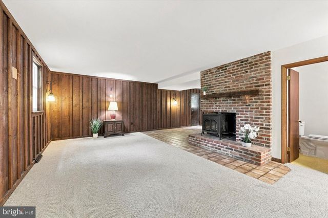 373 IVY LN, Glen Mills, PA 19342