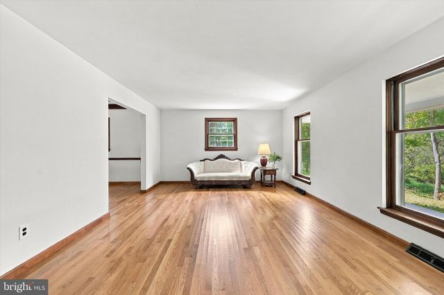 373 IVY LN, Glen Mills, PA 19342