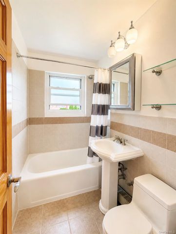 15048 Melbourne Avenue 254A, Flushing, NY 11367