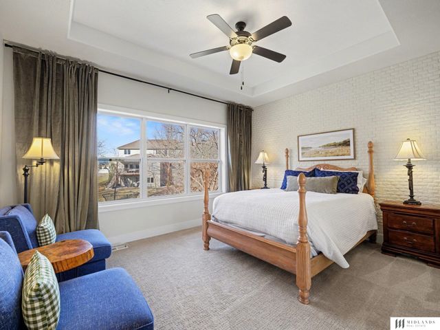 5158 Waterford Avenue Circle, Papillion, NE 68133