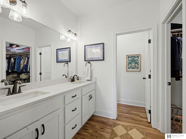 5158 Waterford Avenue Circle, Papillion, NE 68133