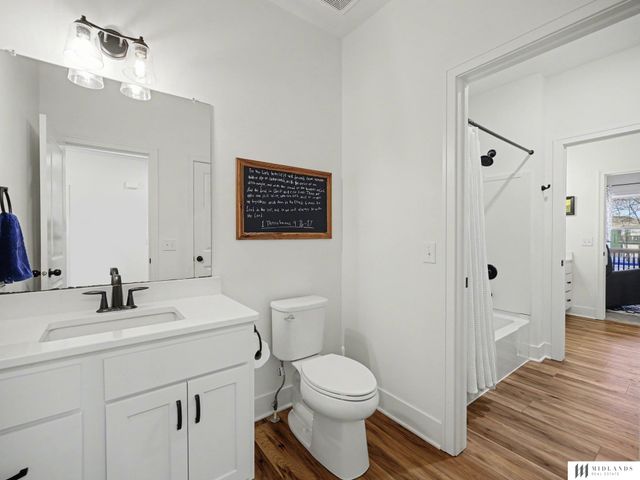 5158 Waterford Avenue Circle, Papillion, NE 68133